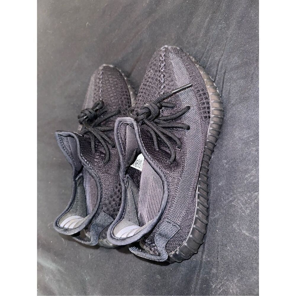 US SIZE 6.5 Yeezys adidas boost 350 V2 black